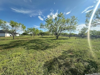 148 County Roads 2667, Devine, TX 78016