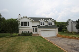 107 King Henry Rd SE, Poplar Grove, IL 61065