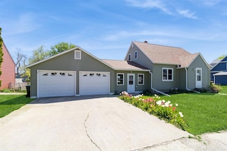 212 N Pearl St, Zearing, IA 50278