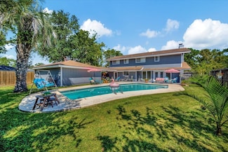 1015 Willow Vale Dr, Seabrook, TX 77586