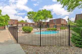 5025 Crooks Rd Unit 42, Royal Oak, MI 48073