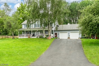 15 Franeks Rd, Hamburg, NJ 07419