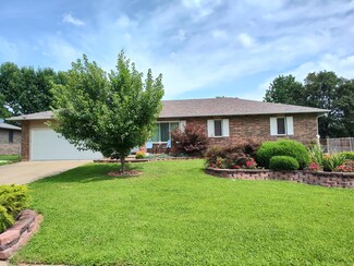 2305 W South St, Bolivar, MO 65613