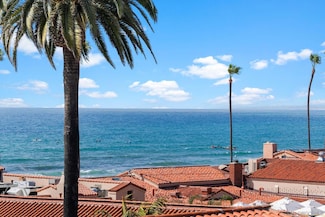 7982 Roseland Dr, La Jolla, CA 92037
