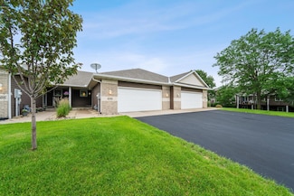 6104 Creekview Ln N, Brooklyn Park, MN 55443