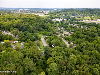 107 Jay Ln, Oak Ridge, TN 37830