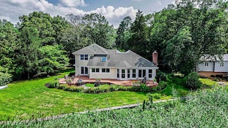 1303 W Riverside Dr, Weymouth, NJ 08330