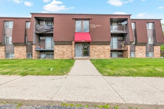 21640 Hillside #3c Dr, Clinton, MI 48035