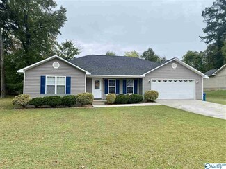 507 Honeysuckle Ln, Albertville, AL 35950