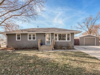 300 Pennsylvania St, Carlisle, IA 50047