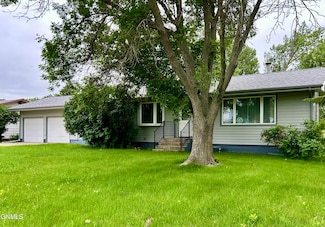 806 2nd St E, McClusky, ND 58463
