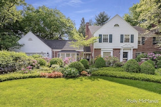 1350 Breton Rd SE, Grand Rapids, MI 49506