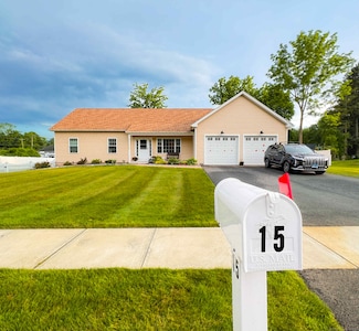 15 Contour Dr, Cheshire, CT 06410