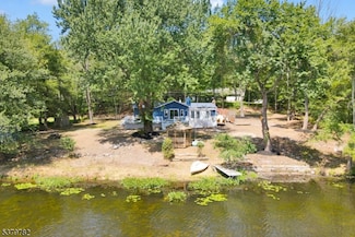 121 W Shore Dr, Newton, NJ 07860