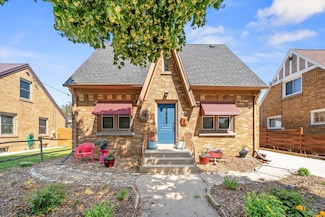 2129 Wedemeyer St, Sheboygan, WI 53081
