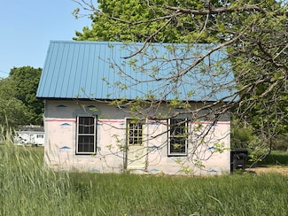 912 S Clark St, Mesick, MI 49668