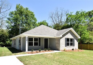 120 Fitzpatrick St, Elmore, AL 36025