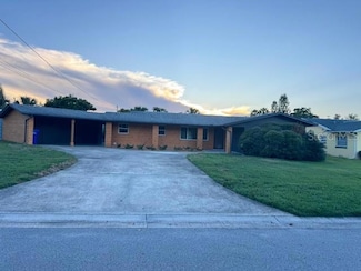 1503 Canal Ct, Tavares, FL 32778
