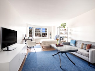360 W 22nd St Unit 8N, New York, NY 10011