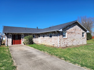 928 S Walnut St, Seymour, IN 47274