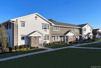 23 Weaver Dr Unit 9-8O, Massapequa, NY 11758