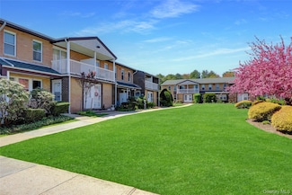 115 Artist Lake Dr, Middle Island, NY 11953