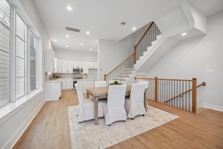 1037 W 17th St, Houston, TX 77008