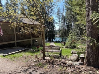 9306 E Lake Rd, Elk, WA 99009