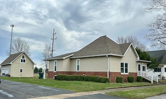 317 W Maple St, Flora, IN 46929