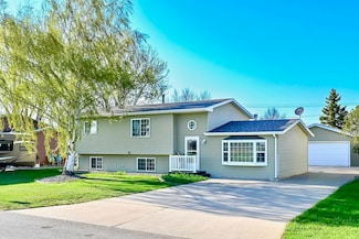 432 2nd St NE, Surrey, ND 58785