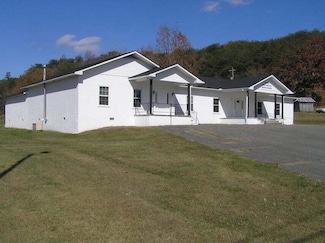 211 Rock Ave, Palmer, TN 37365