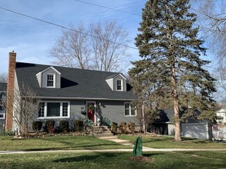 222 Hillside Ct, Wheaton, IL 60187