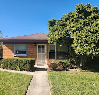 7504 Latrobe Ave, Burbank, IL 60459