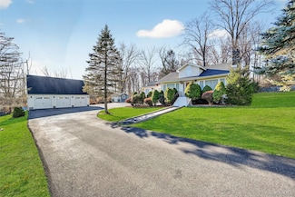 17 Pine Hill Rd, Highland Mills, NY 10930