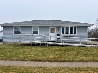 975 W 9th Ave, Marion, IA 52302