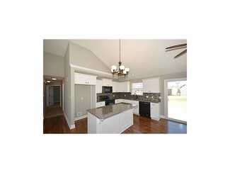 17940 Sunrise Dr, Weston, MO 64098