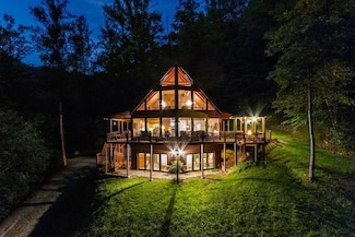 712 Smoky Cove Rd, Whittier, NC 28789