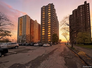 8200 E Jefferson Ave Unit 1703, Detroit, MI 48214