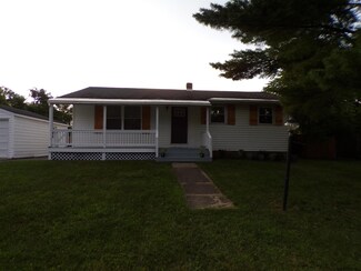 19 W Beacon St, Glens Falls, NY 12801