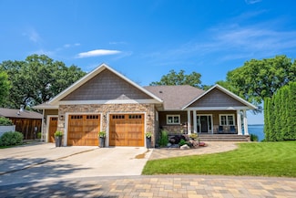 311 Lake Ave S, Spicer, MN 56288