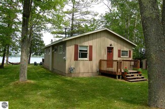14656 Williams Dr, Elk Rapids, MI 49629