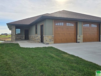 1009 Teres View Dr, Sioux Center, IA 51250
