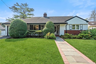 73 Parkview Place, Malverne, NY 11565