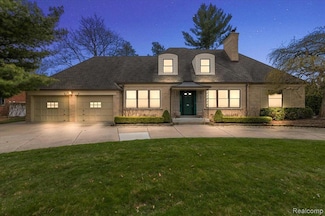 331 Crescent Dr, Dearborn, MI 48124