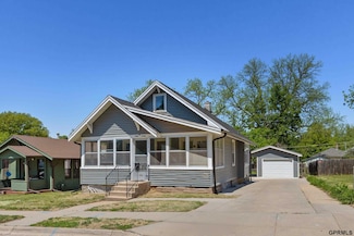 6030 Pine St, Omaha, NE 68106