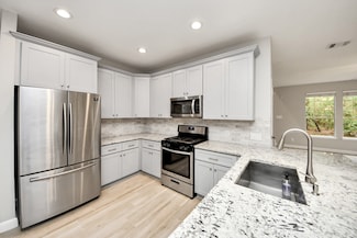 66 Scarlet Woods Ct, Spring, TX 77380