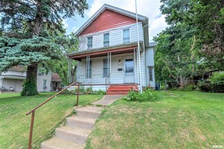 2013 N Division St, Davenport, IA 52804