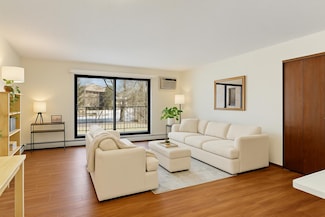 10451 Greenbrier Rd Unit 118, Hopkins, MN 55305