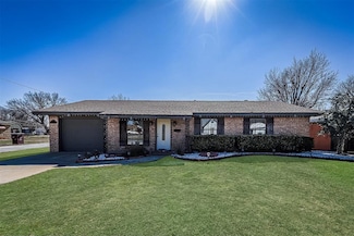 326 E Cleveland St, Mangum, OK 73554