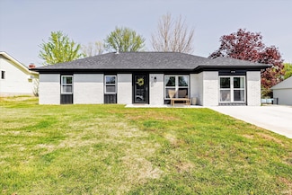 3702 W Stafford Dr, Bloomington, IN 47403